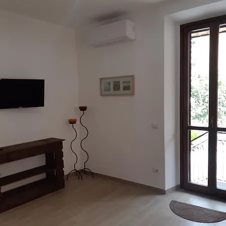 Incantevole Alloggio Con Terrazza Διαμέρισμα *